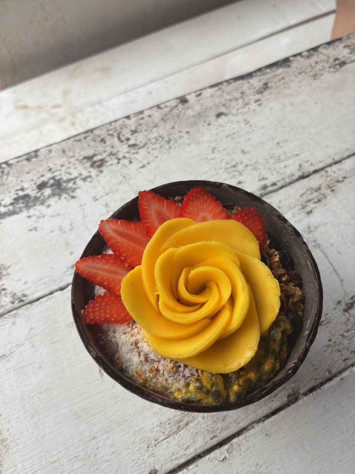 a tropical dream in a bowl! 🌴🍓🥭