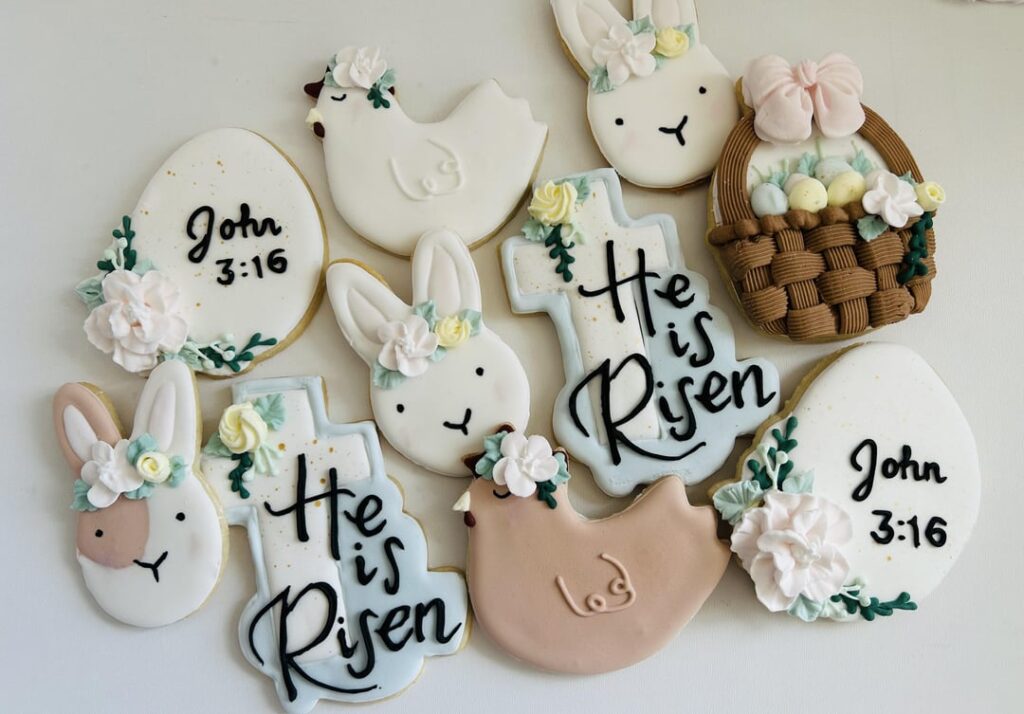 Happy Easter everyone! Two sets of Easter cookies I recently made ☺️I can’t decide which one I like best lol