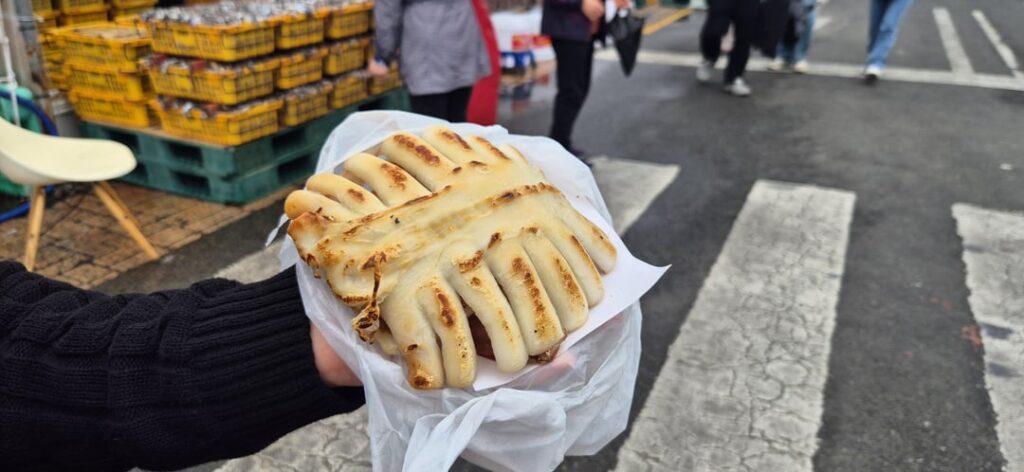 I had grilled squid with my wife at Daebyeon Port