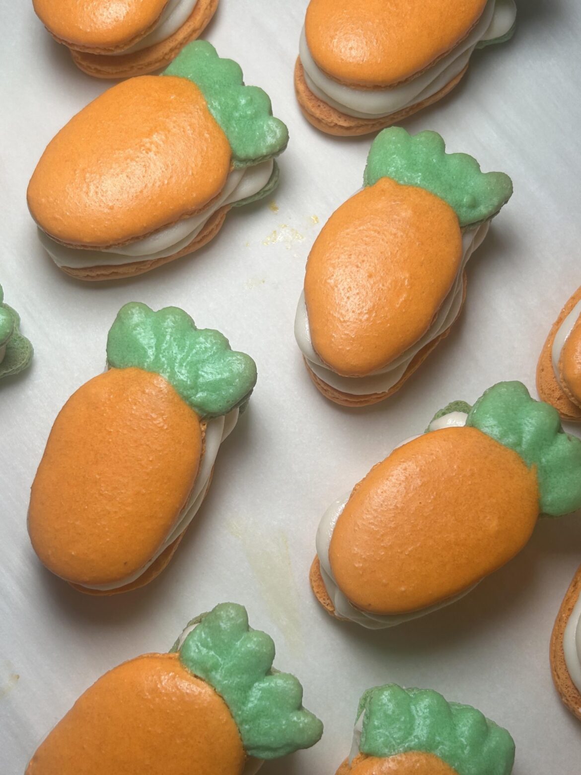carrot cake macarons