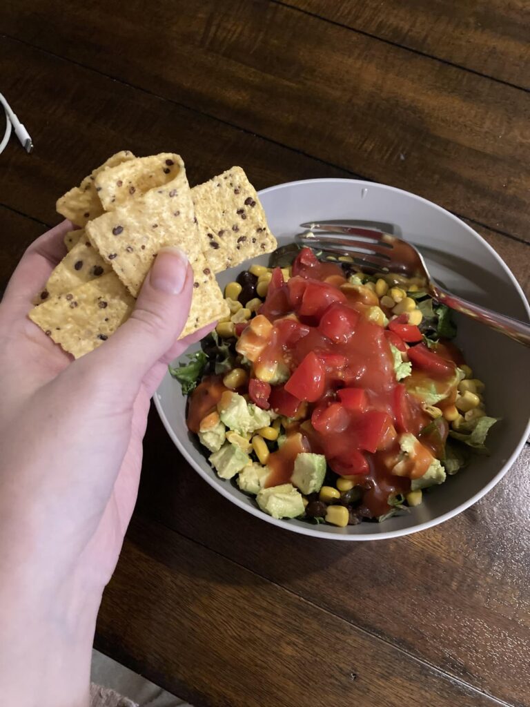 Absolutely obsessed with this yummy, filling salad. Only 350 calories.