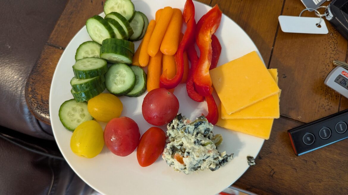 Afternoon charcuterie plate: about 110 calories of cheese, 30 calories of dip, and 60 calories of veggies. 10 grams of protein, about 4.5 fiber.