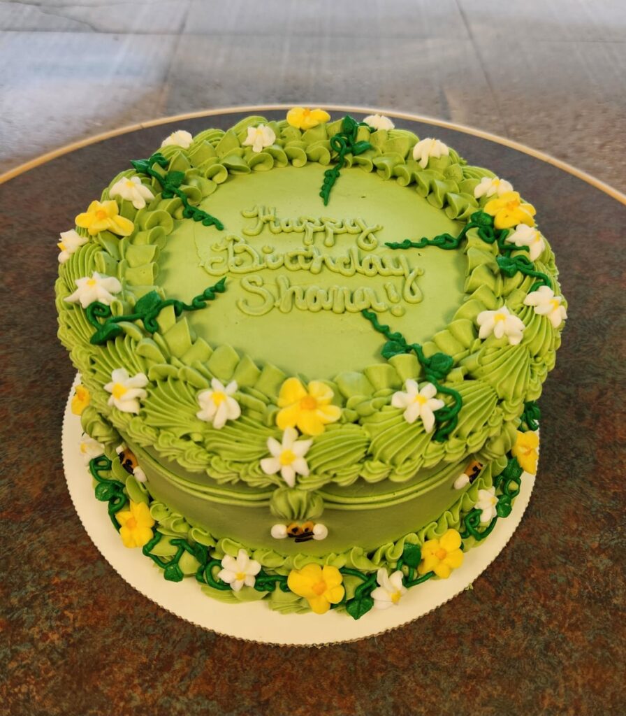 Adding this to my list of favorite cakes I've done 🐝