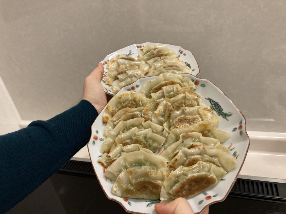 Homemade Japanese Gyoza🥟– This is how we make it at home in Japan!