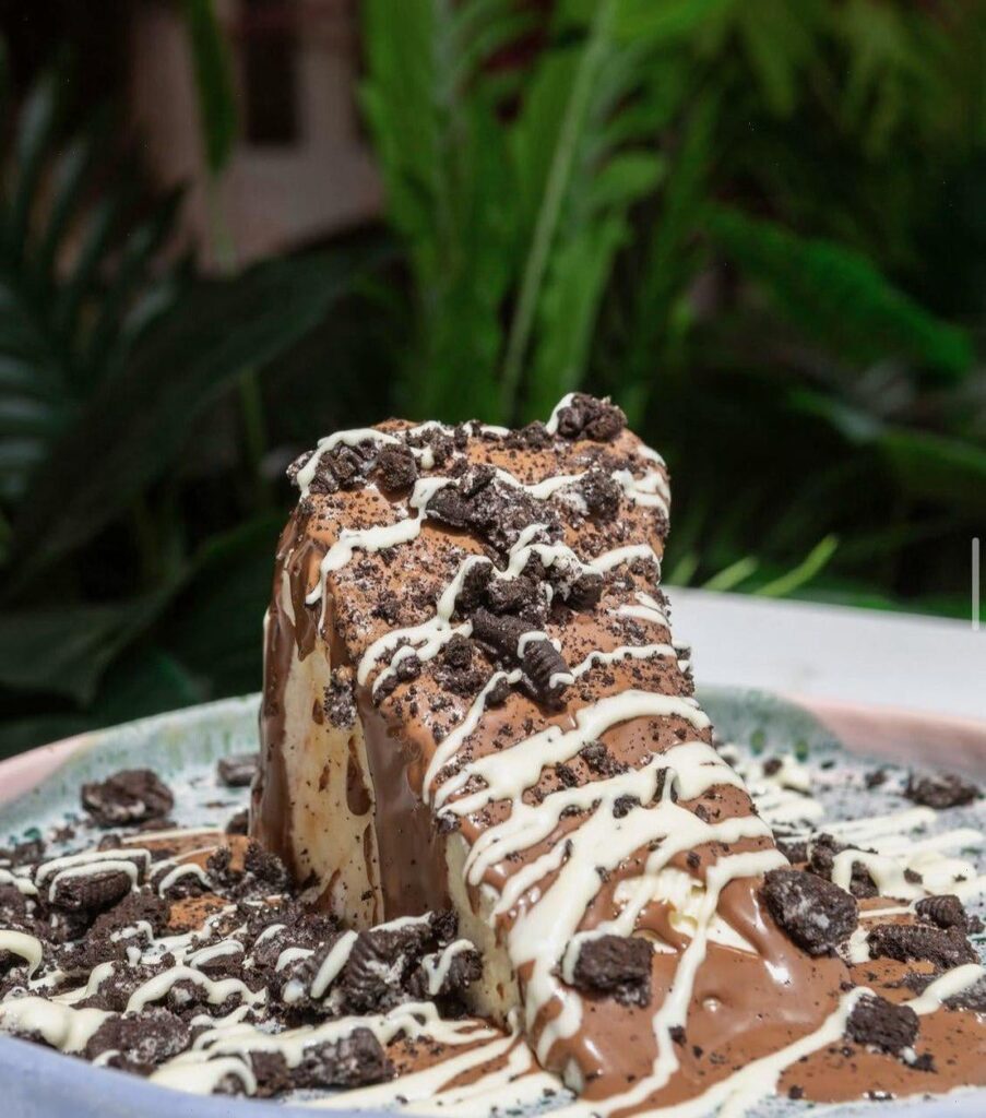 Oreo cheesecake. The perfect combo of crunchy and creamy🥰