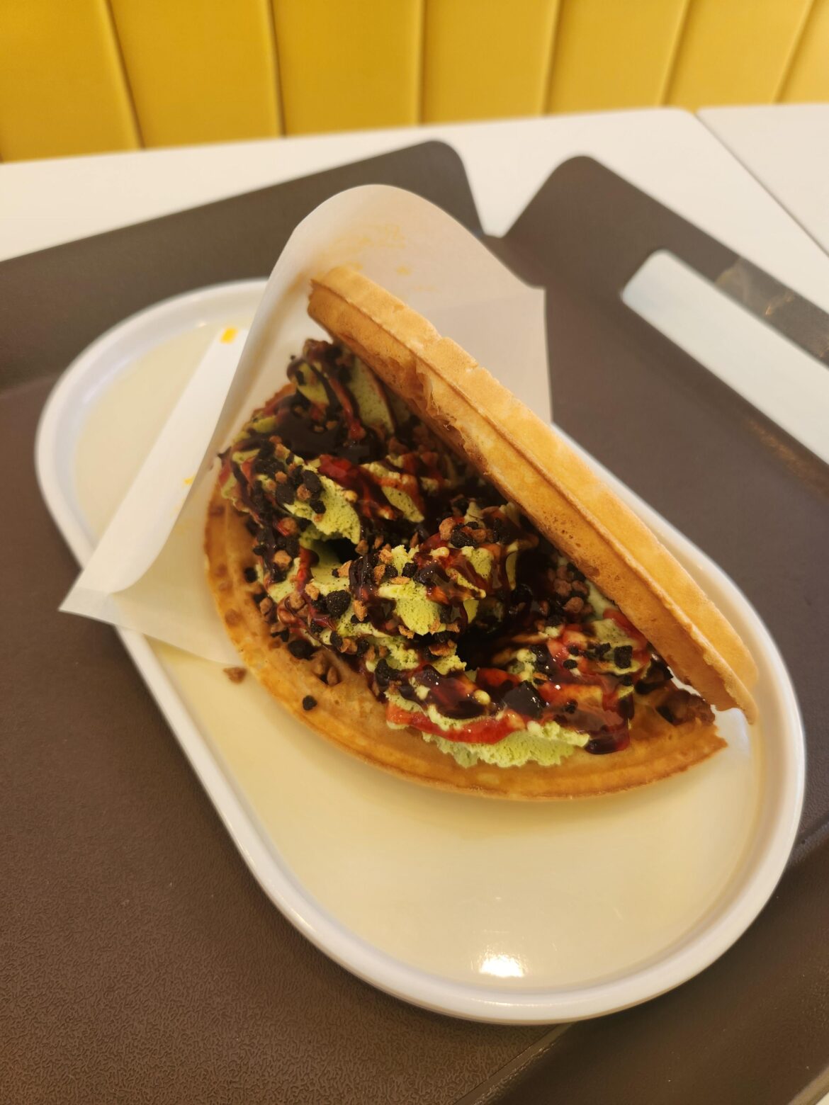Gelato Waffle in South Korea 🍨🧇🇰🇷