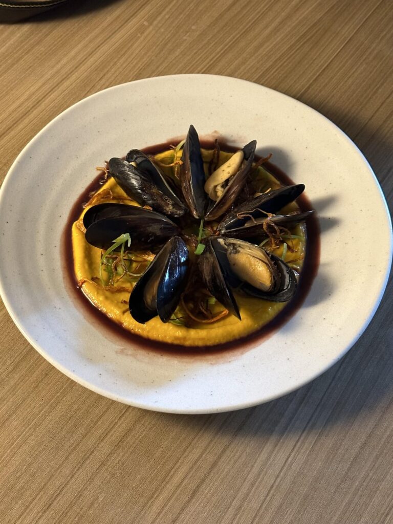 Mussels, squash puree, deep fried carrots, onion leeks, red wine reduction