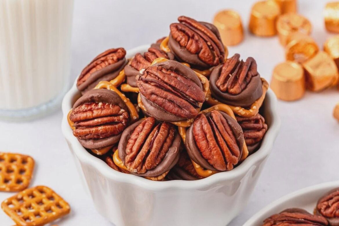 3-Ingredient Turtle Rolo Pretzels With Pecans