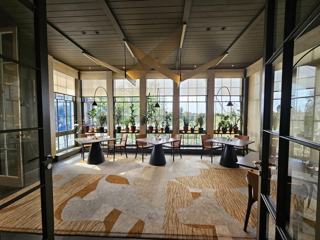 Woven (*) – UK (Ascot) Woven (*) - UK (Ascot)