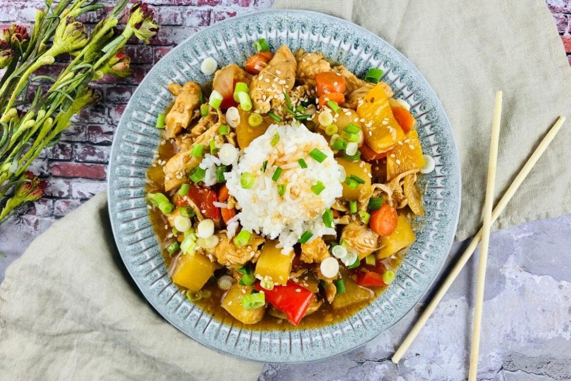 Simple Slow Cooker Sweet and Sour Chicken