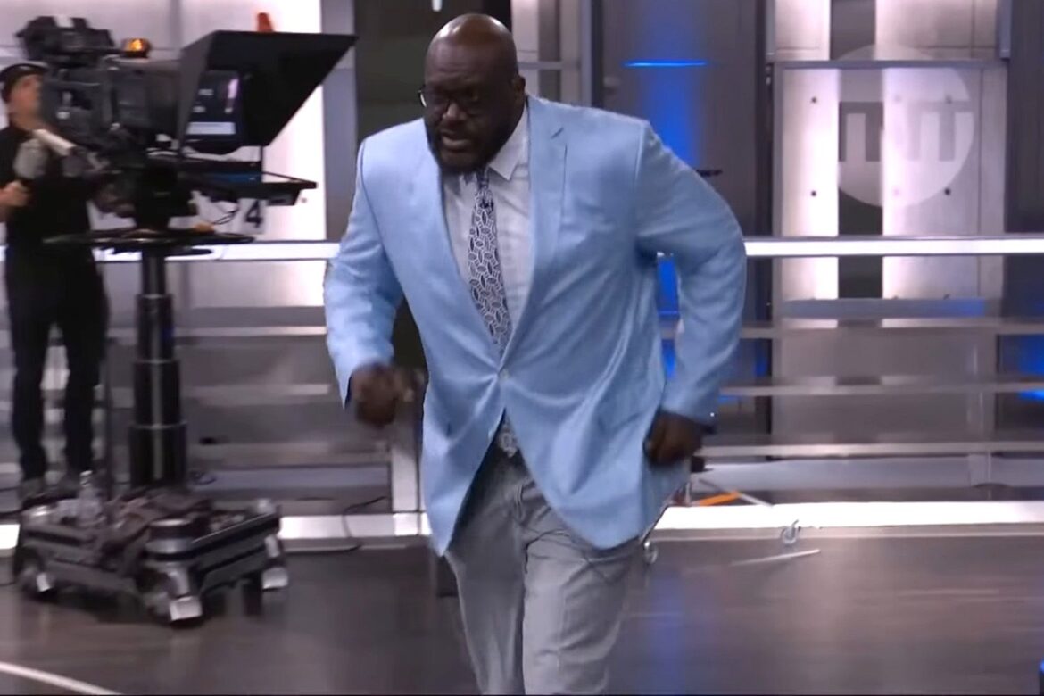 Watch Shaquille O'Neal Abruptly Leave 'Inside the NBA' Live Segment to Use Bathroom