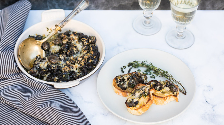 escargot garlic toast