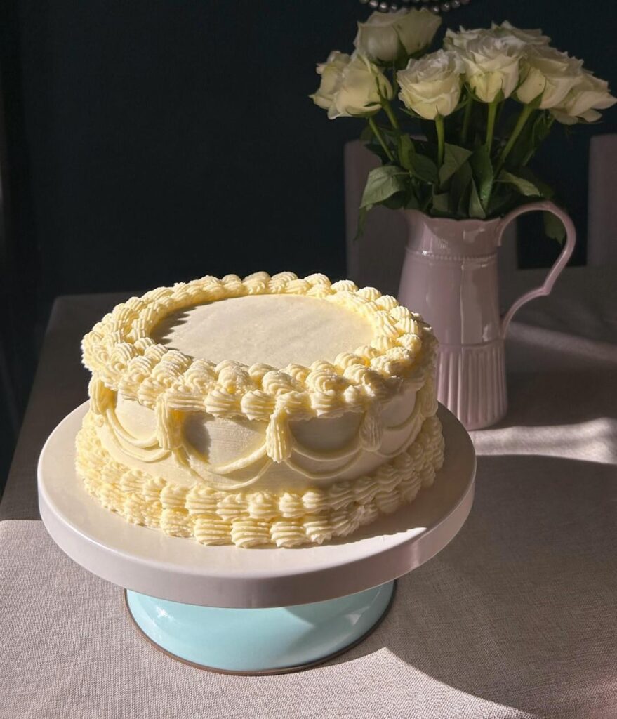 I tried to make a vintage cake for my mum