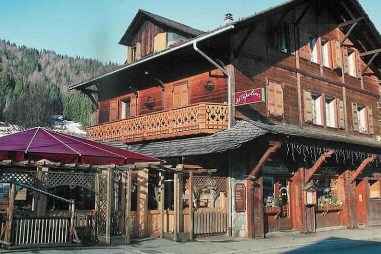 An image of an Alpine ski resort restaurant in Morzine Portes du Soleil