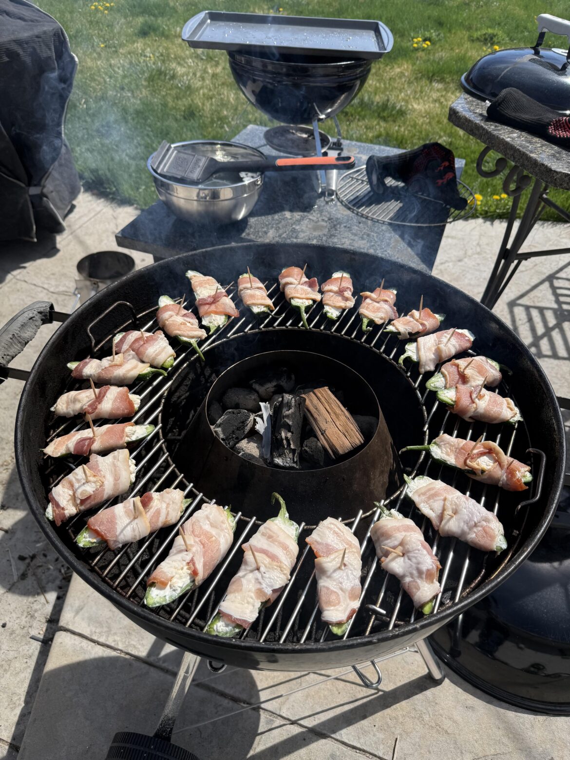 How many Jalapeño Poppers fit on the 22”? The answer is 22