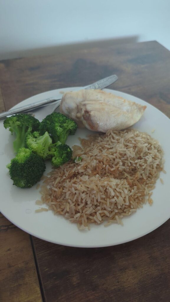 Chicken breast, brown rice and microwaved brroccoli