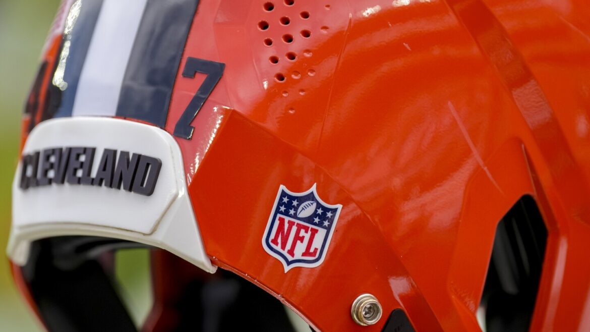 Browns "have something cooking" at No. 2 — and it could be with the Jaguars