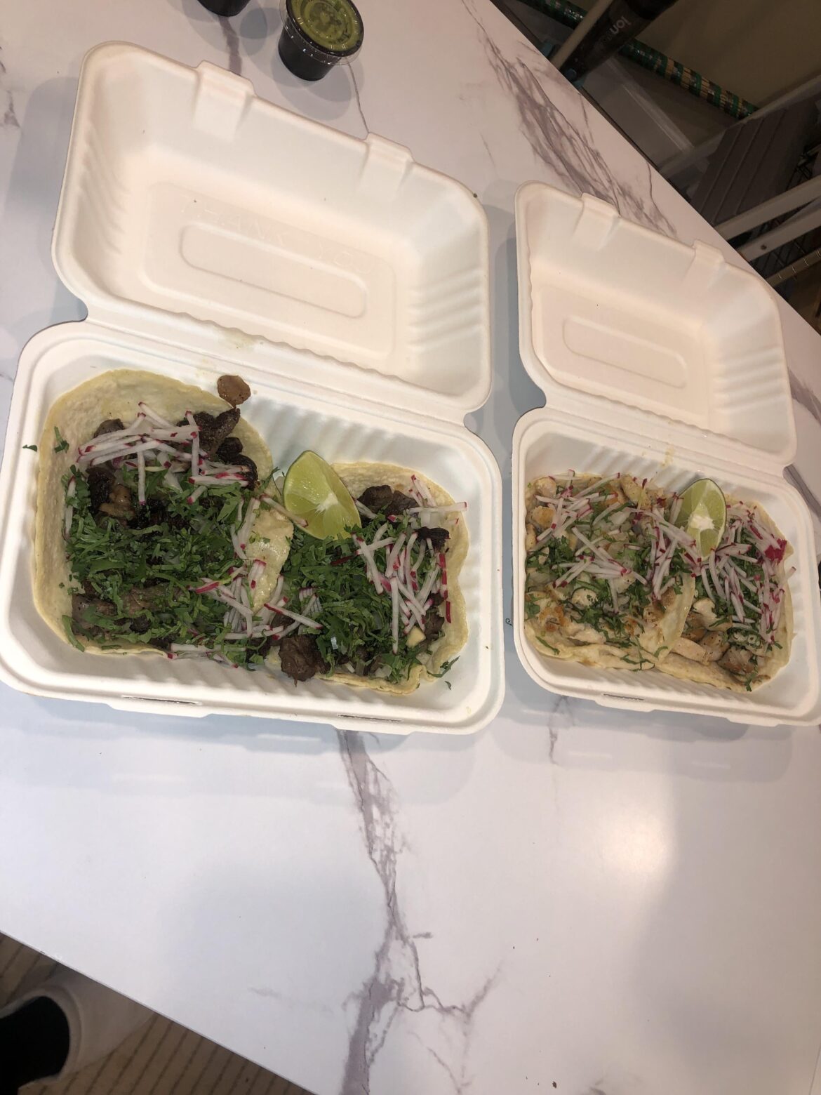 Tacos de pollo y bistec