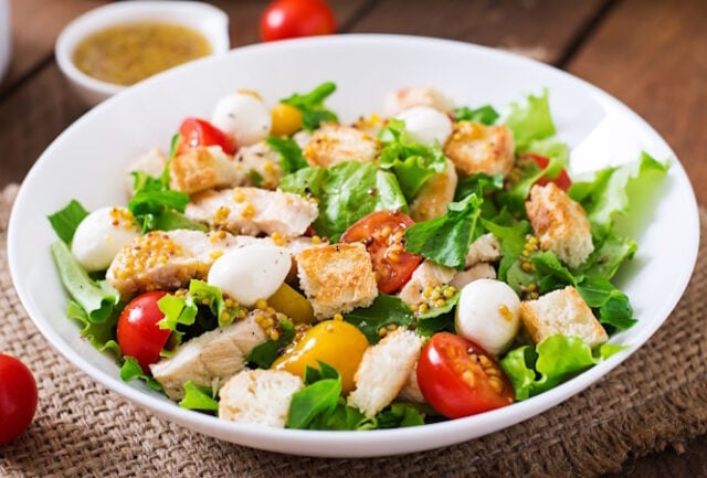 https://www.vecteezy.com/photo/15904751-fresh-salad-with-chicken-breast-arugula-lettuce-and-tomato
