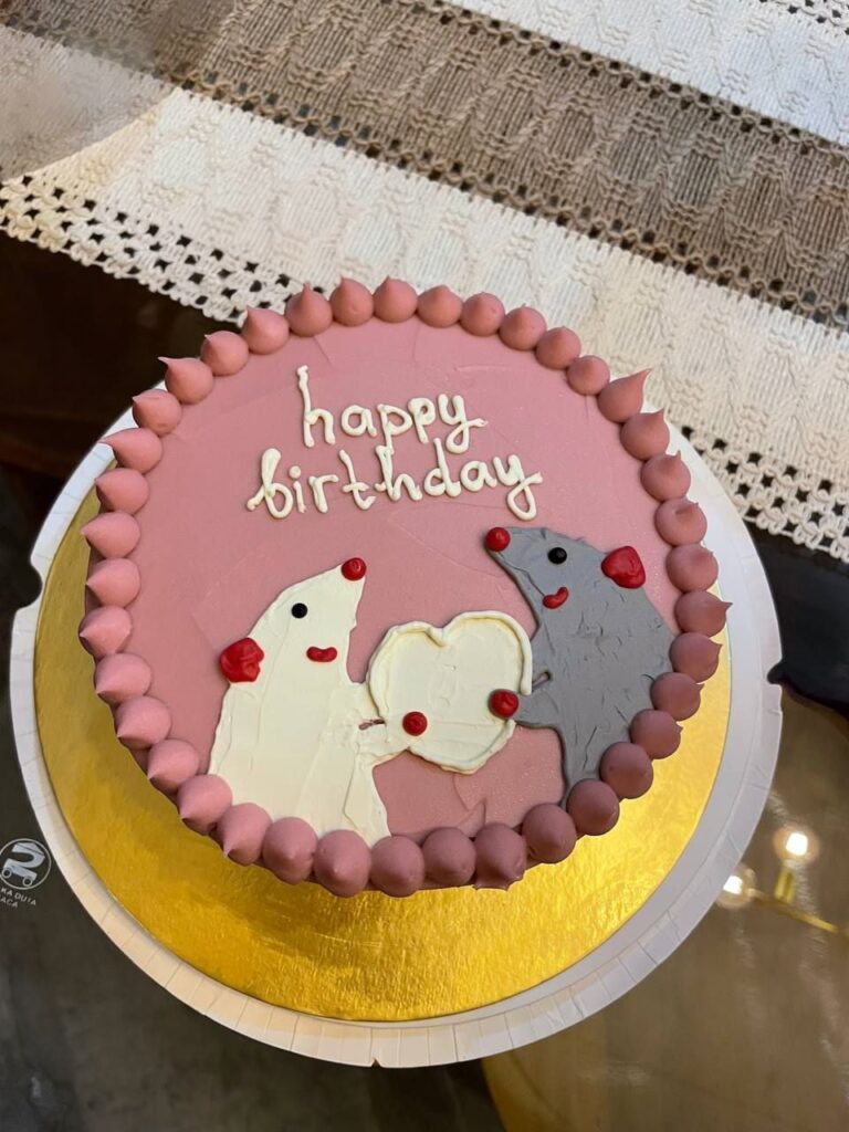 I finally learned how to perfectly smooth a cake!!! I made a birthday cake for my boyfriend and even designed it myself