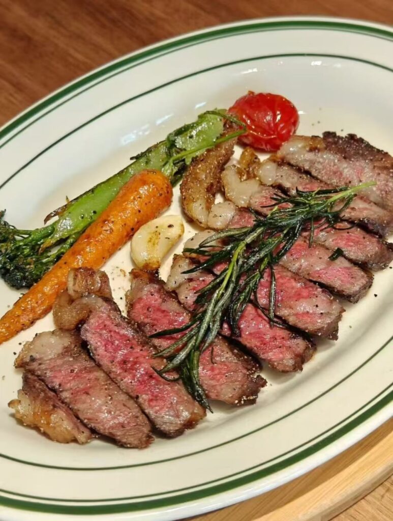 First time cooking steak for my girlfriend... nailed it?