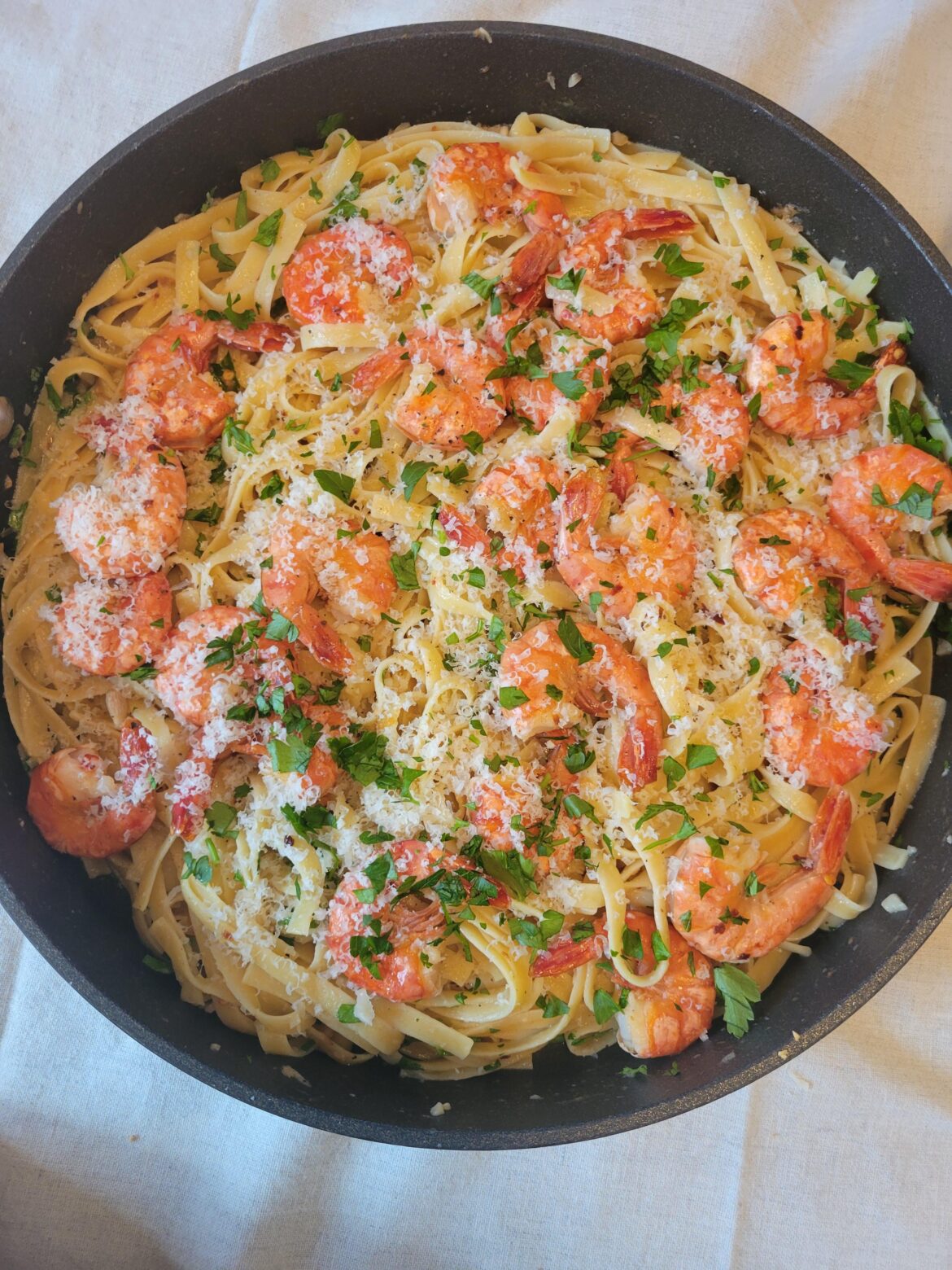A simple shrimp scampi pasta