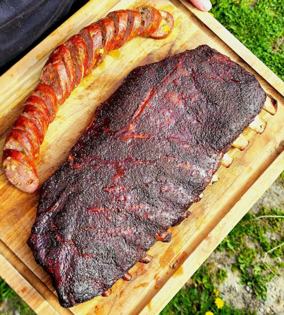 Ribs and homemade sausage off my 26in