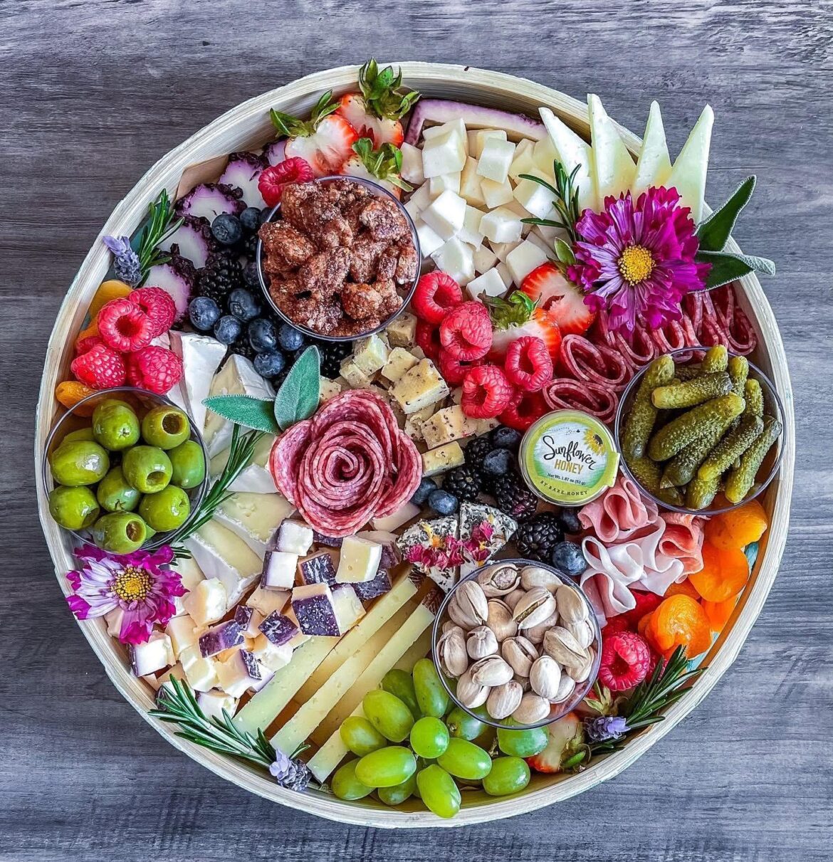 Florals for spring.. groundbreaking💜🌸🧀