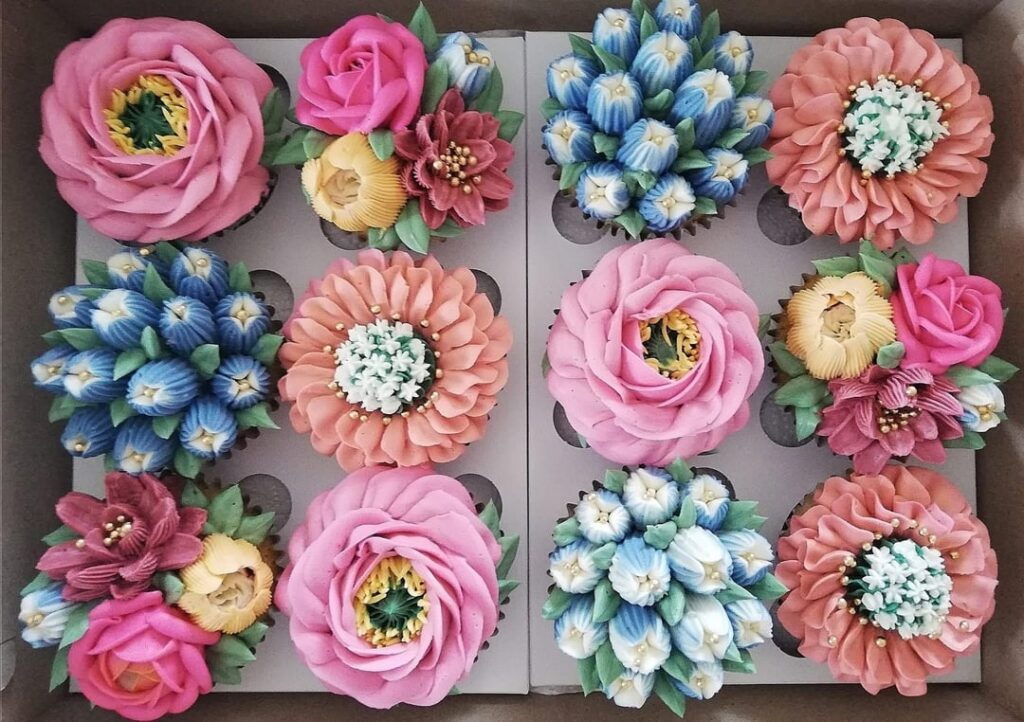 I hope these buttercream flowers brighten your day!
