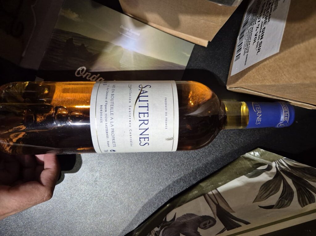 Unusual Château d’Yquem Sauternes with Blue Capsule and No Vintage – Any Info? Unusual Château d'Yquem Sauternes with Blue Capsule and No Vintage – Any Info?