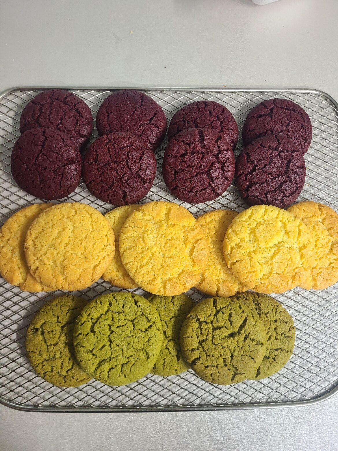 I baked these cookies—red velvet, matcha, and vanilla crack cookies. I always wonder why the vanilla ones spread more than the other flavors.🤔