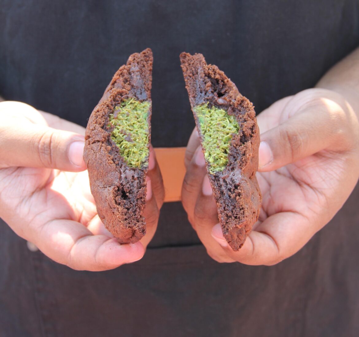 A twist on the viral Dubai kunafa chocolate - made some chunky cookies.