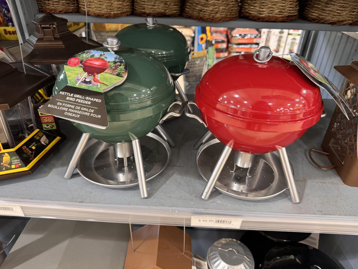 Kettle Grill-shaped Birdfeeder