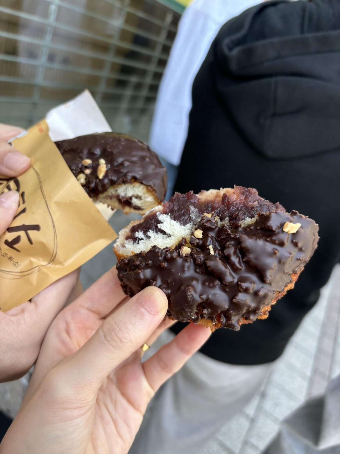 Fried bread filled with red bean