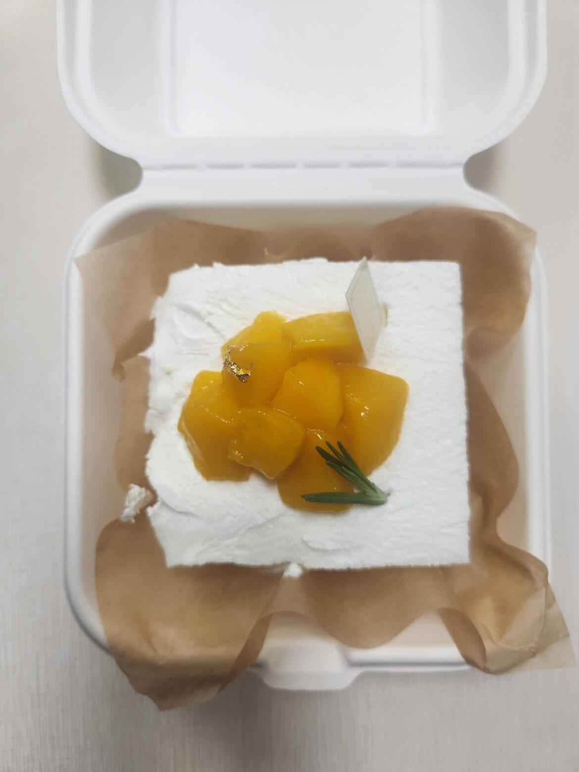 Mango Cake with edible gold🥭🎂🪙