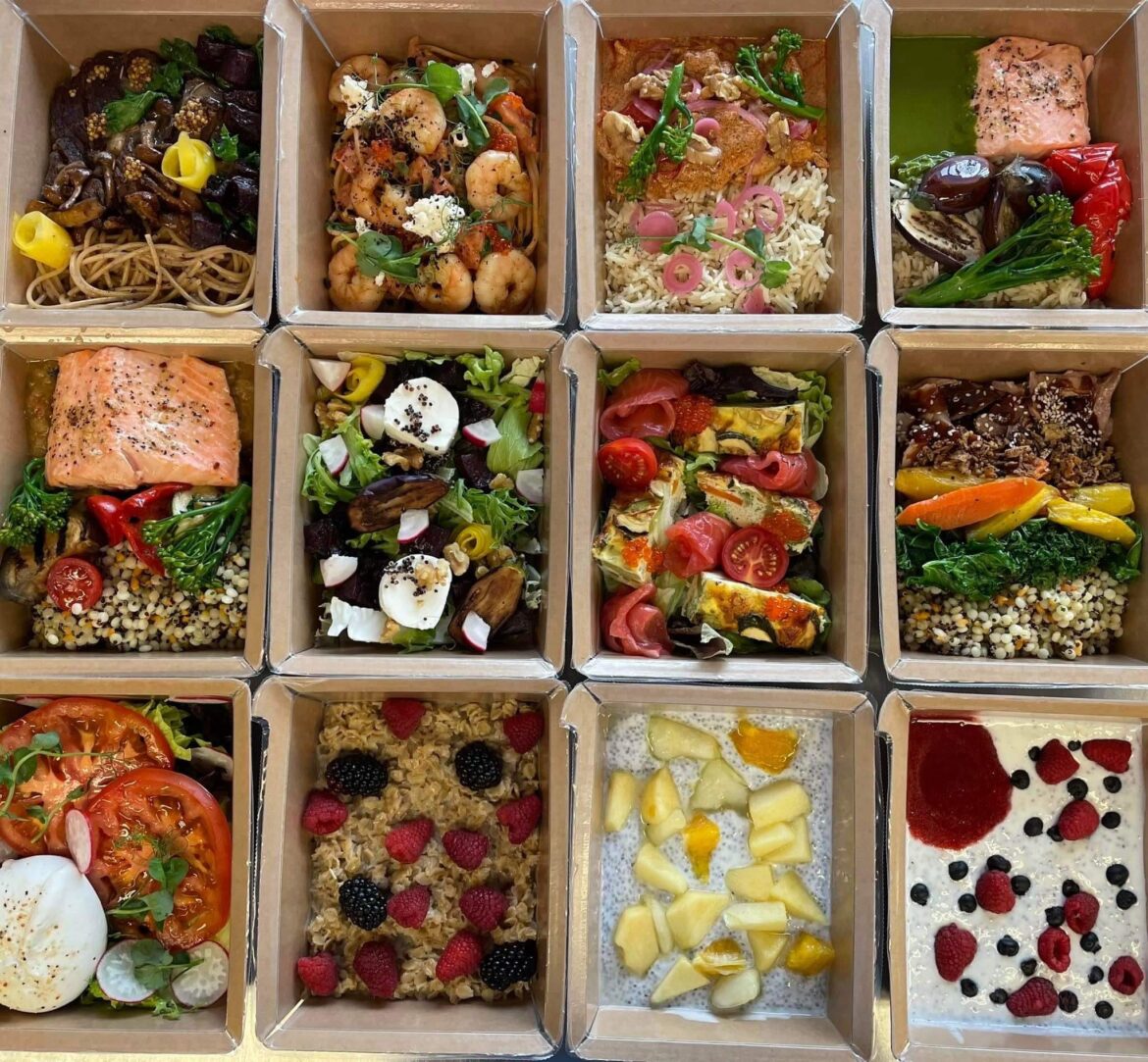 Healthy food package with 3 dishes for 4 days.