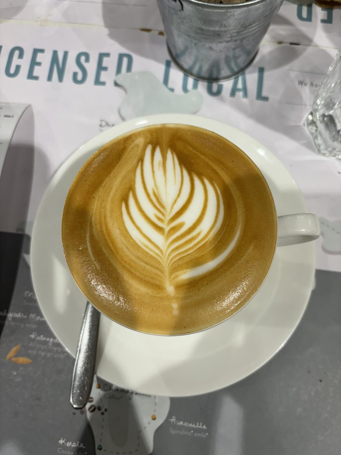 Felt this perfect coffee art deserved more than sitting in my camera roll—finally sharing it here!