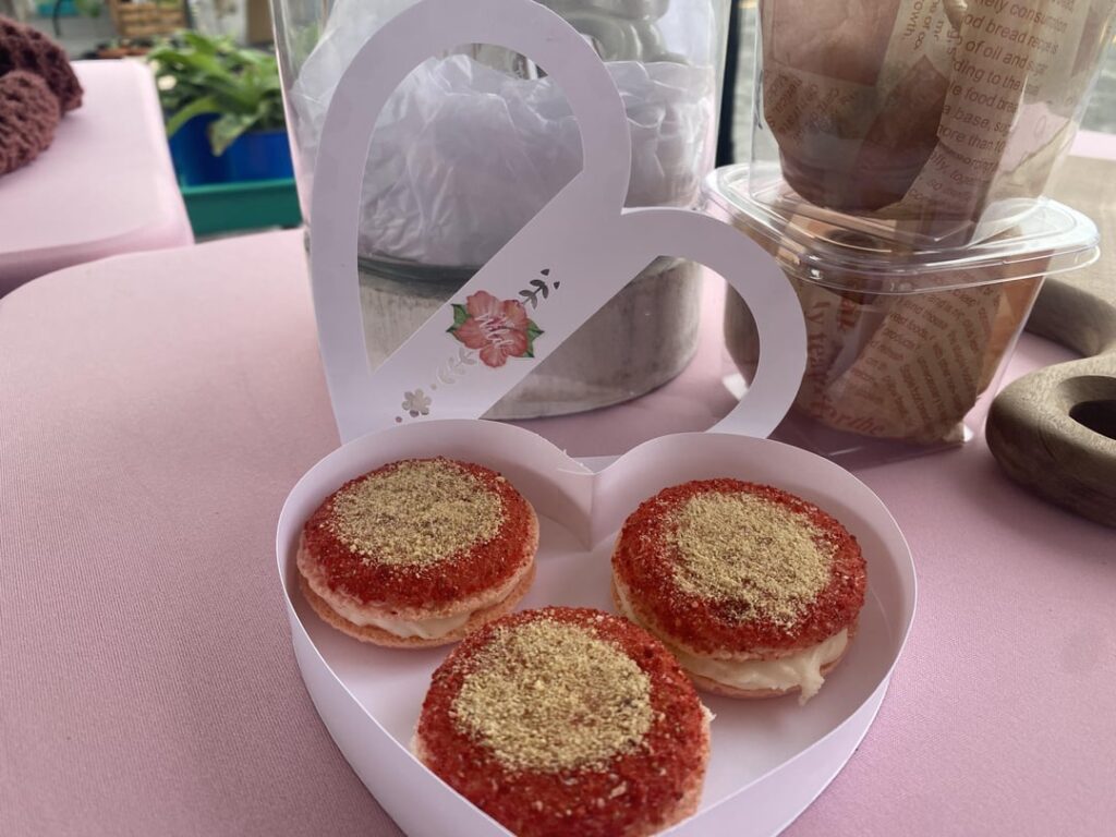 Strawberry Cheesecake Macarons! Strawberry Cheesecake Macarons!