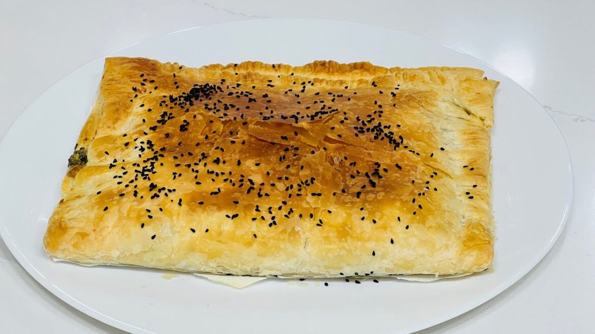 Taste assured/ easy and tasty burek / puff pastry with spinach , chicken and cheese Taste assured/ easy and tasty burek / puff pastry with spinach , chicken and cheese