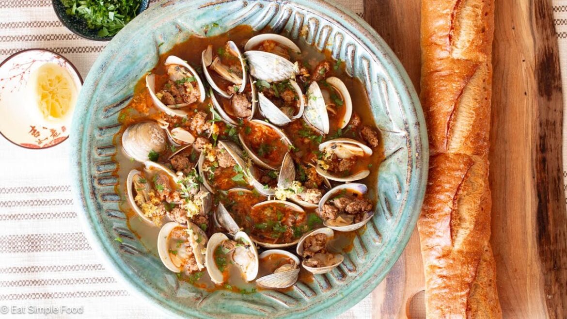 Clams and Chorizo in White Wine Sauce Recipe | EatSimpleFood com Clams and Chorizo in White Wine Sauce Recipe | EatSimpleFood com