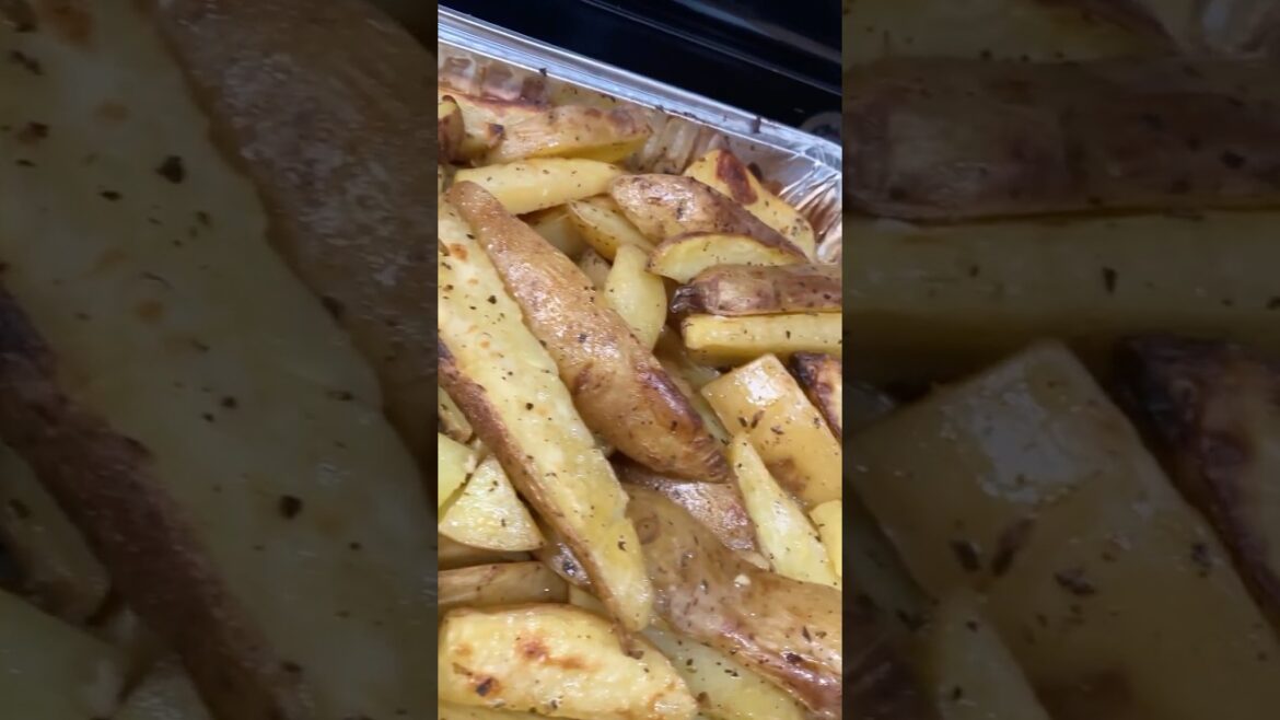 Patates lemonates! Greek lemon potatoes Let’s go! Full recipe at mikeysmeals.com #greeklemonpotatoes