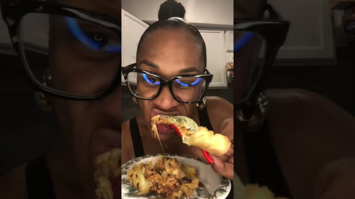 How to Make an AMAZING Lasagna & Cheesy Garlic Bread in 20 Minutes