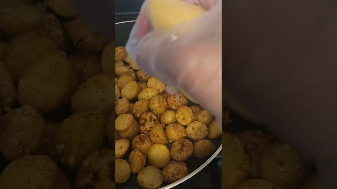 #food #cooking #recipe #foodie #shortvideo #easyrecipe #shortvlog #greek #potatoes #mediterranean