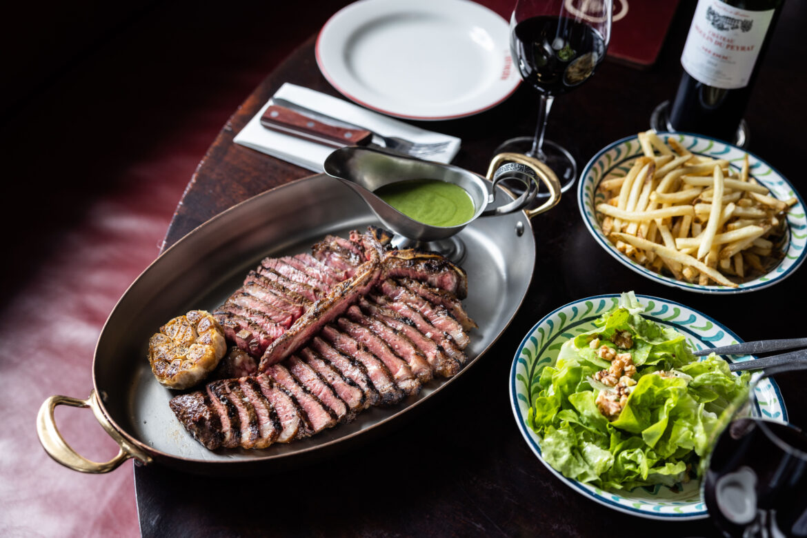 Bouillon l'Entrecote is a fine French restaurant in Circular Quay