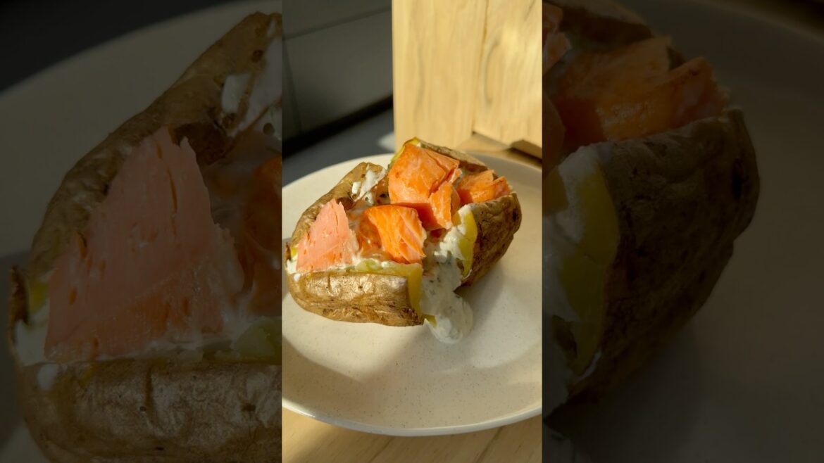 Печена картопля / Baked Potato with Red Fish #shotrs #foodvlog #recipe #cooking Печена картопля / Baked Potato with Red Fish #shotrs #foodvlog #recipe #cooking