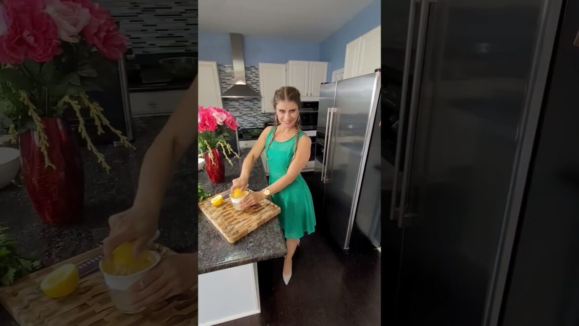 Lebanese Fattoushe or mixed salad.enjoy! #fattoush #youtubeshorts YouTube #healthyrecipes Lebanese Fattoushe or mixed salad.enjoy! #fattoush #youtubeshorts YouTube #healthyrecipes