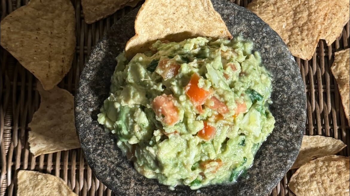 The Best Homemade Guacamole Recipe (Ready in Minutes!) The Best Homemade Guacamole Recipe (Ready in Minutes!)