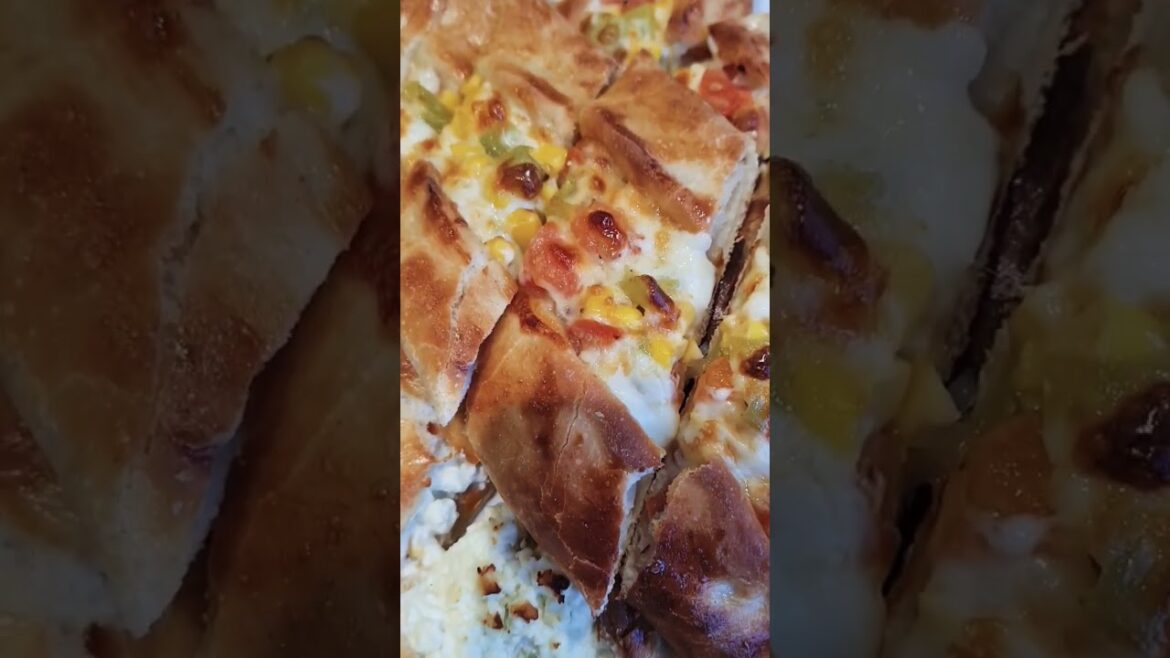 Sebzeli pide ve Peynirli pide.Vegetable and cheese pide  #food #baking #turkishfood #pide #homemade Sebzeli pide ve Peynirli pide.Vegetable and cheese pide  #food #baking #turkishfood #pide #homemade
