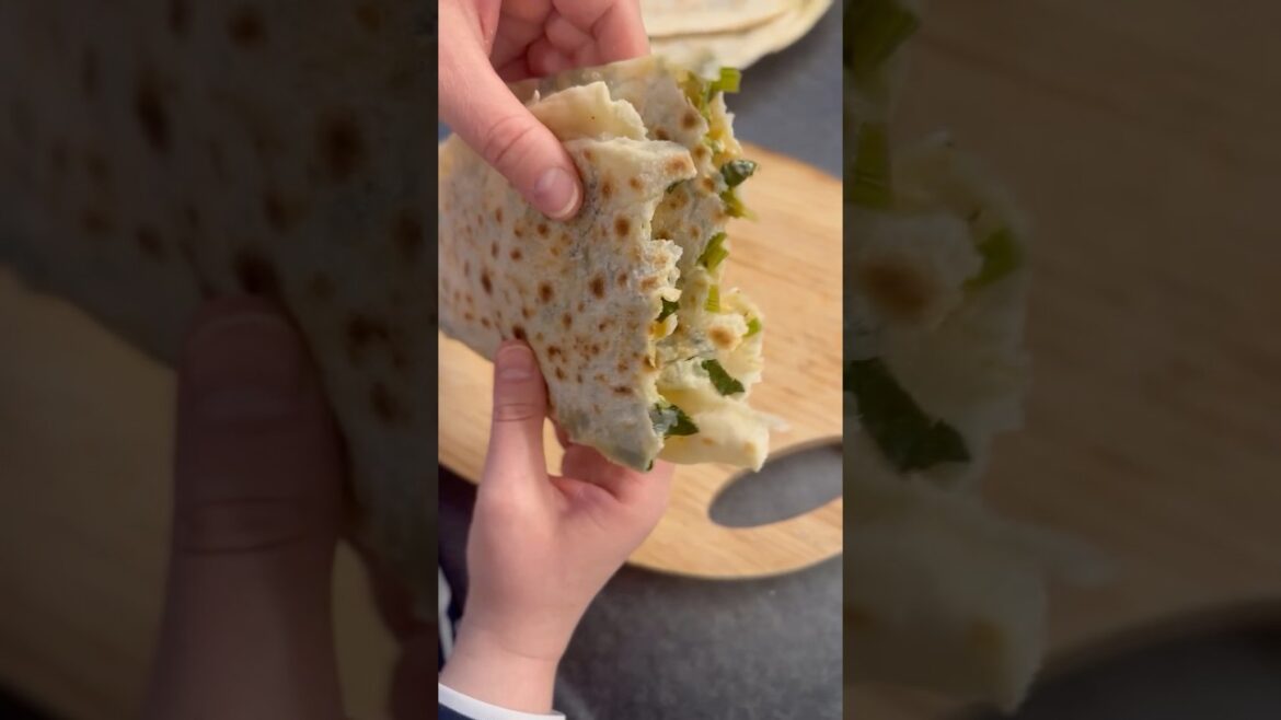 Gözleme #gözleme #ıspanaklı #ıspanaklıbörek #spinach #börek #turkish #shorts #food #recipe #yemek