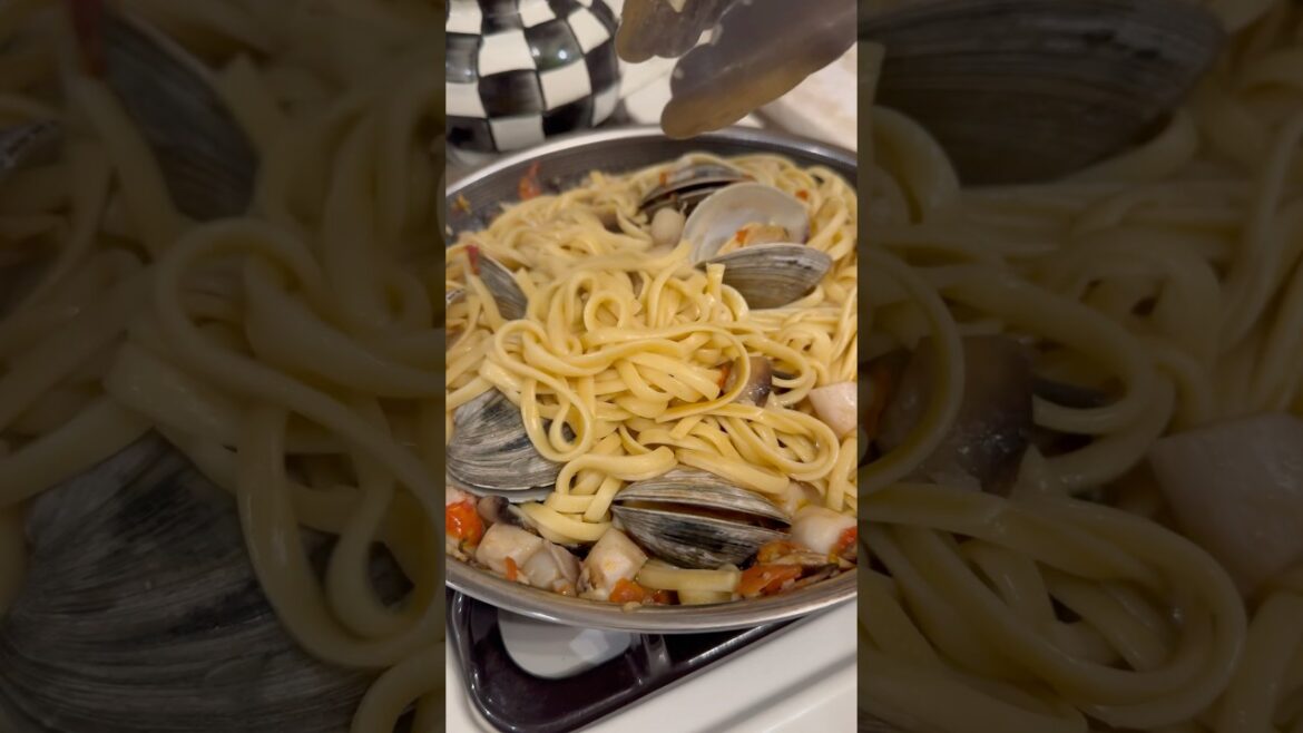 The best SEAFOOD PASTA under 30 minutes #seafoodpasta The best SEAFOOD PASTA under 30 minutes #seafoodpasta